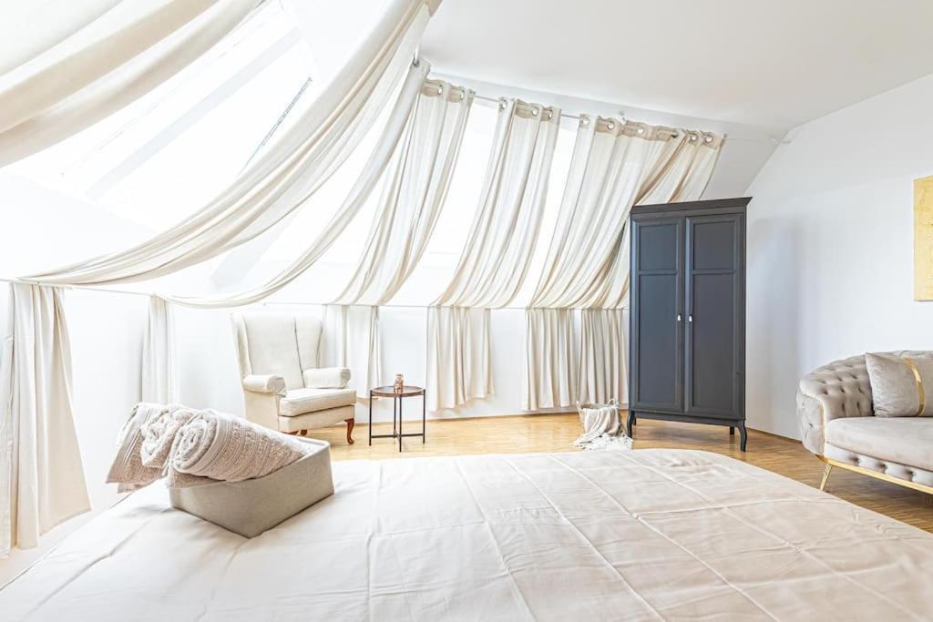 Super Luxury Apt, Only 12min To Ferris Wheel Apartment *