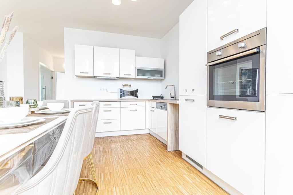 Super Luxury Apt, Only 12min To Ferris Wheel Wien